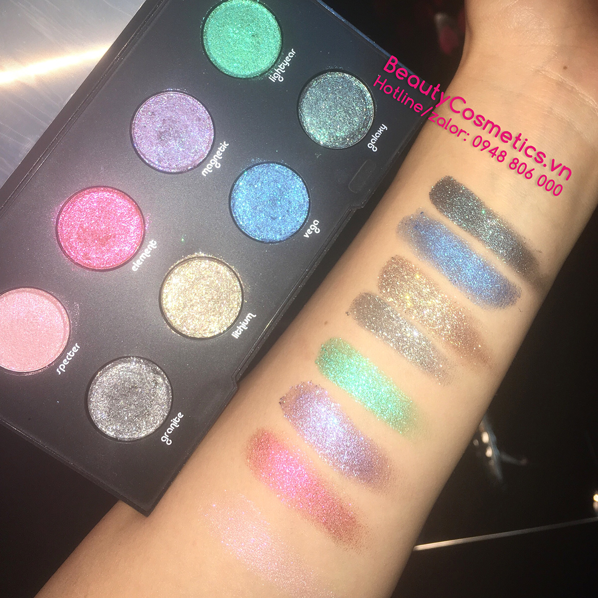 Phấn mắt trang điểm Urban Decay Moondust Eyeshadow Palette